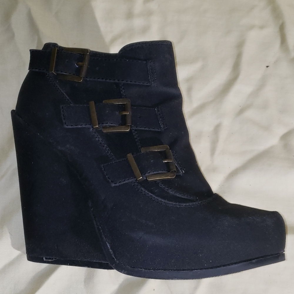 Qupid Black Nubuck Wedge Heels